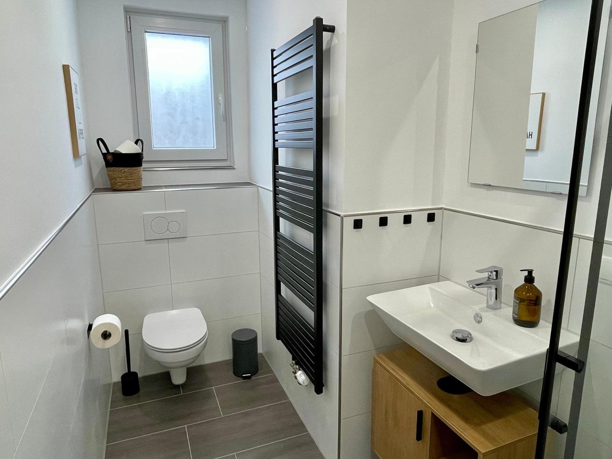 - 4 Pers - 24h Self Check-in - Verkehrsanbindung Apartment Siegburg